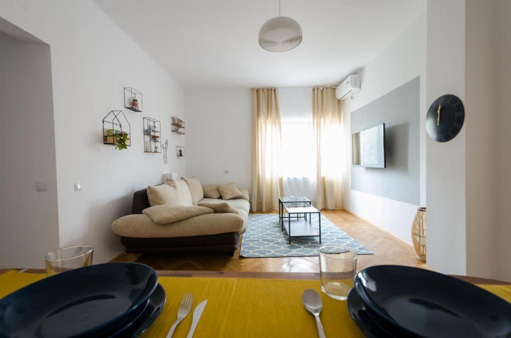 Stylized And Modern Apartment In บูคาเรสต์ ภายนอก รูปภาพ